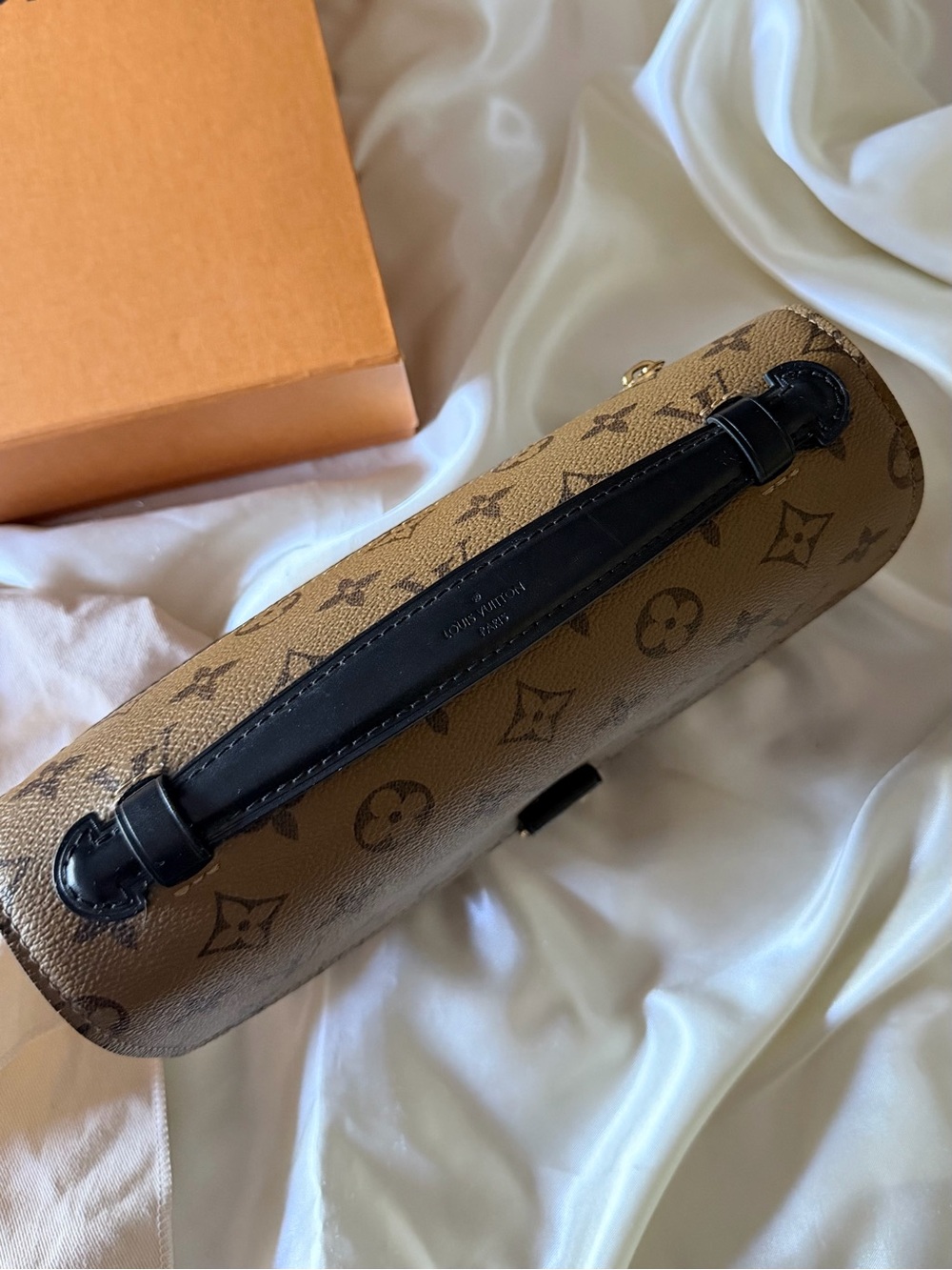 Authentic LV Pochette Métis Monogram Reverse - Picture 3 of 14